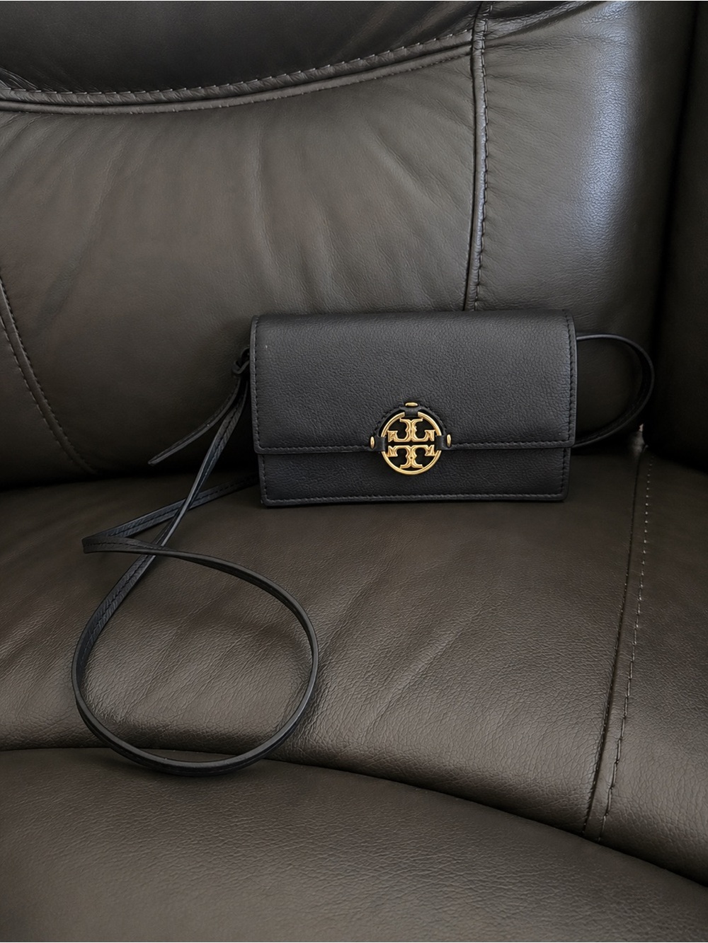 Tory Burch Black Leather Crossbody with Gold Logo - Picture 1 of 2